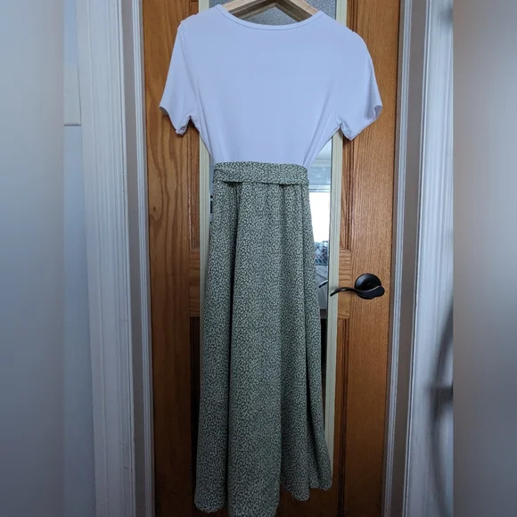 NWOT Breezy Spring/Summer Dress - Picture 4 of 4